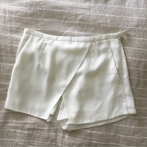 Aritzia Babaton Skort, off-white, size 8 - Picture 1 of 9